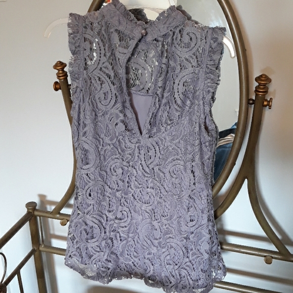 Beautiful dressy tank - Picture 2 of 4